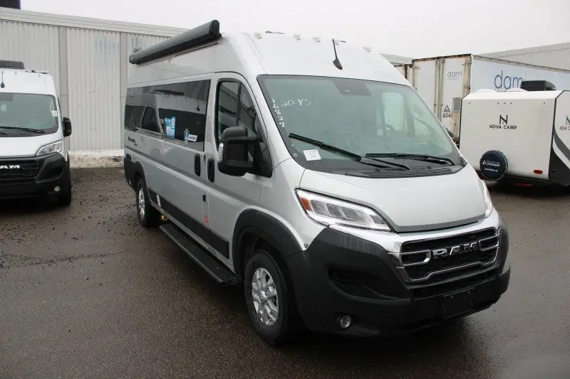Thor Motor Coach Tellaro 20Y 2026 blanc stationné chez Le Géant Motorisé.