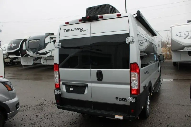 Vue arrière extérieure du Thor Motor Coach Tellaro 20Y 2026.