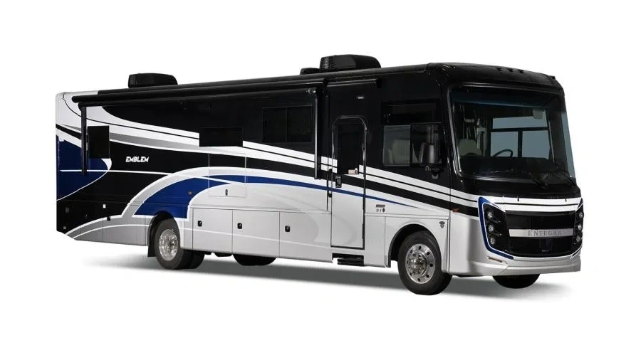 Extérieur de l’Entegra Coach Emblem, motorisé classe A à essence haut de gamme.