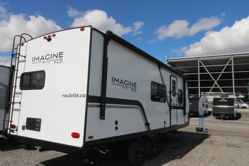 Vue latérale arrière de la Grand Design Imagine XLS 22MLE.