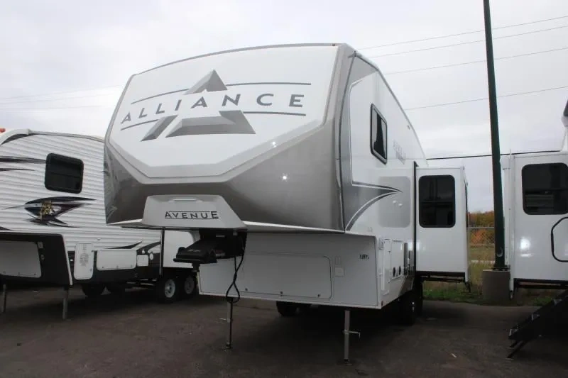 Vue avant en angle du Alliance Avenue All-Access 23ML.