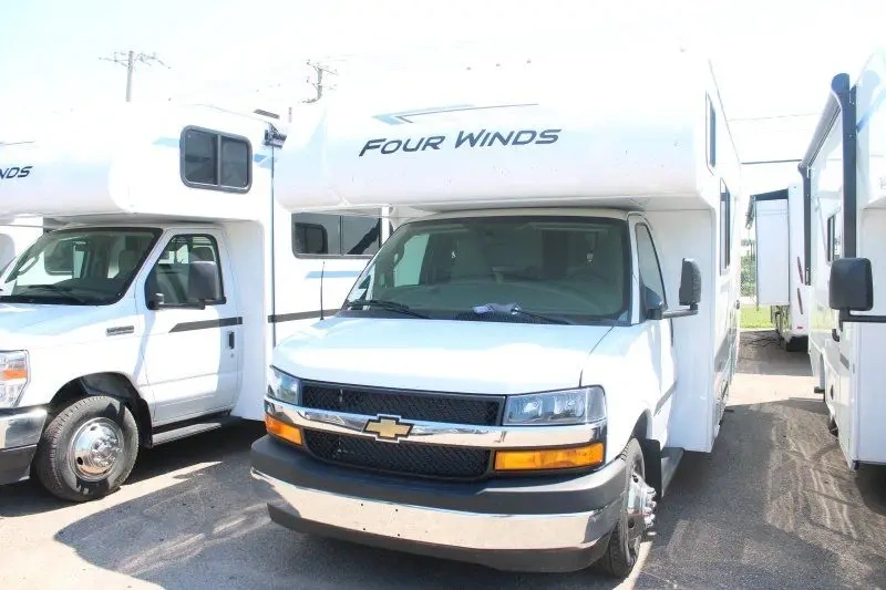 Plan intérieur du Thor Motor Coach Four Winds 21Z avec lit, dinette et bunk cab-over.