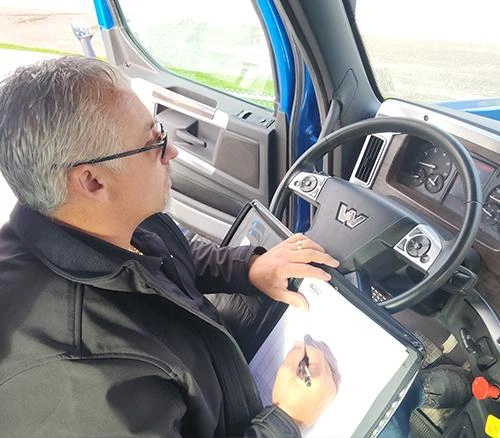 Nous vérifions les camions avant achat