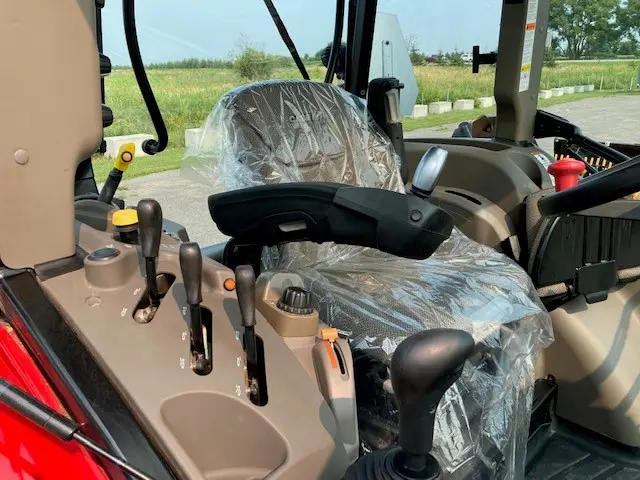 Case IH Farmall 105U 2016