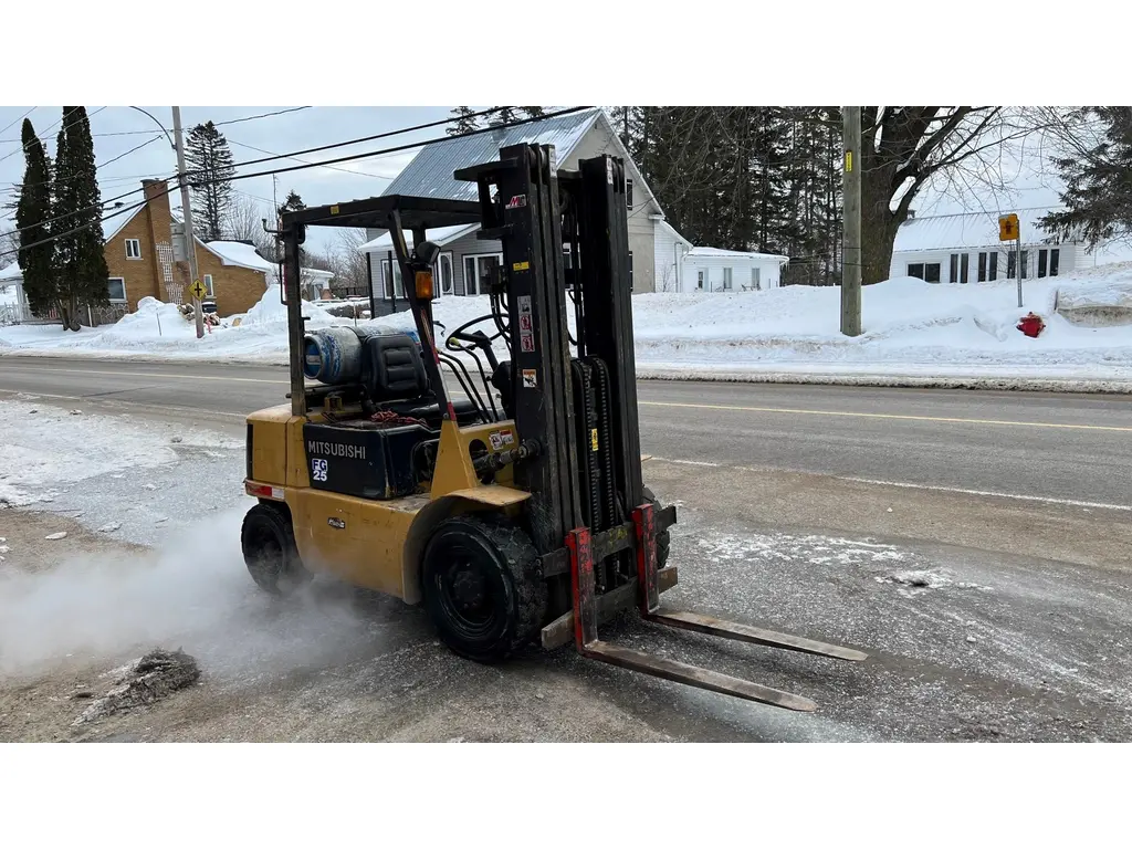 2000 Mitsubishi FG25