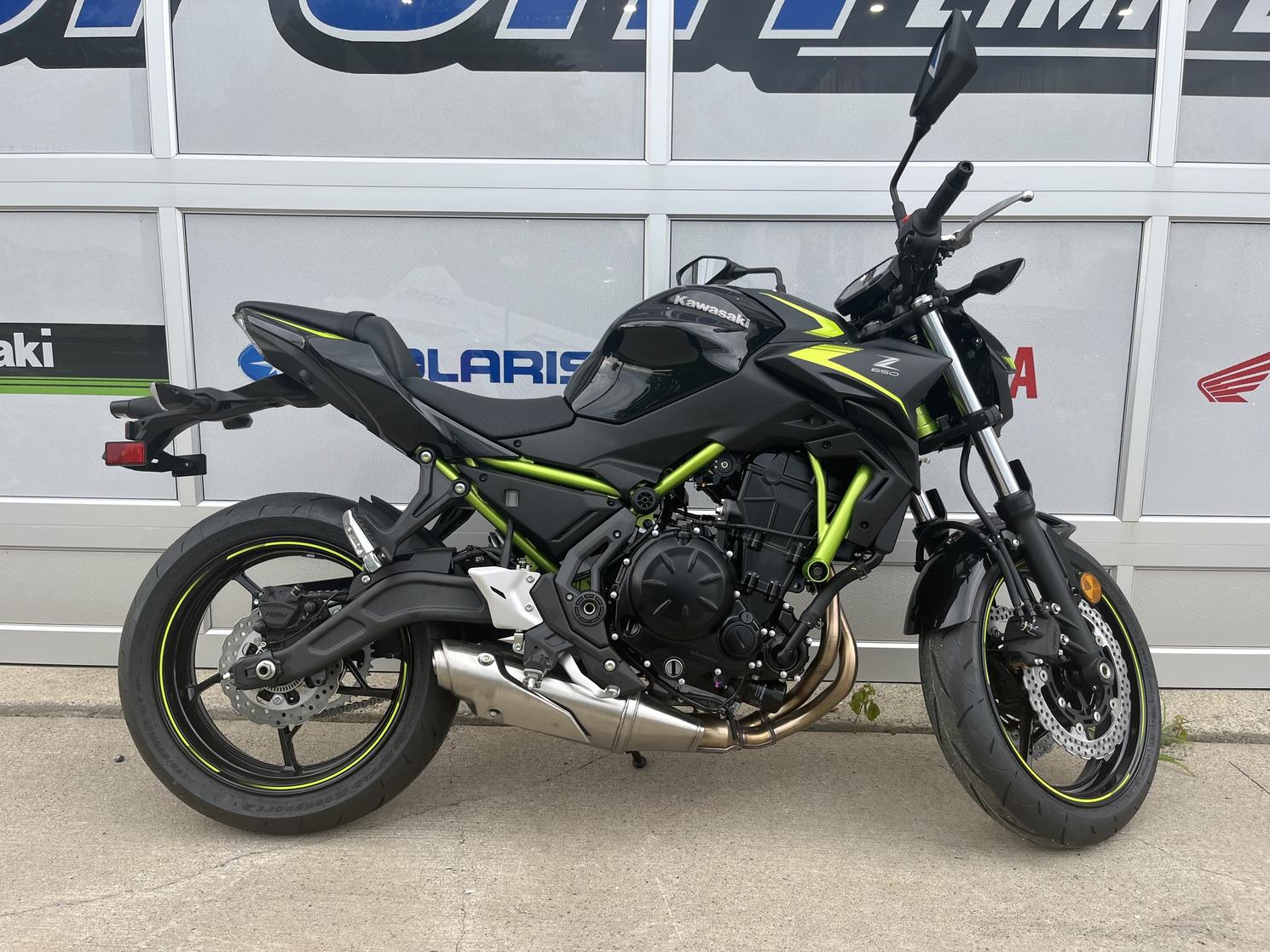 Kawasaki Z900 - Z 900 - Z 2022 d'occasion à Drummondville - Moto Sport 100  limites