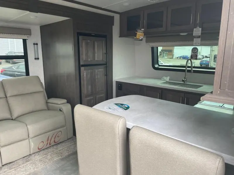 2021 Forest River ROULOTTE FLT826MBR