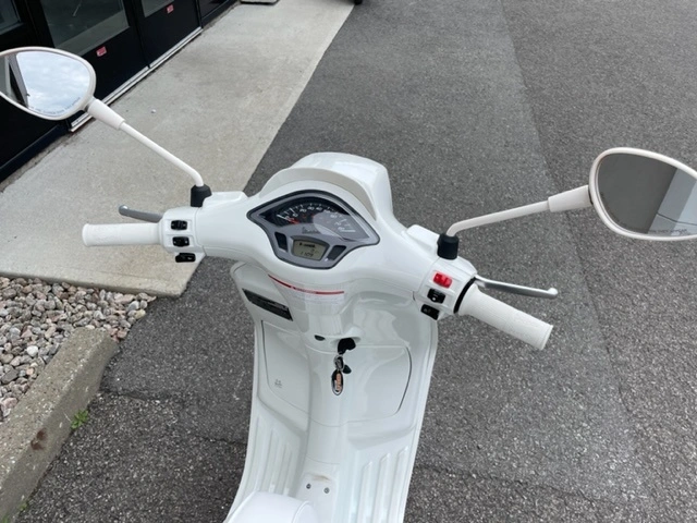 Vespa Sprint 50 Liquidation 2023 alt