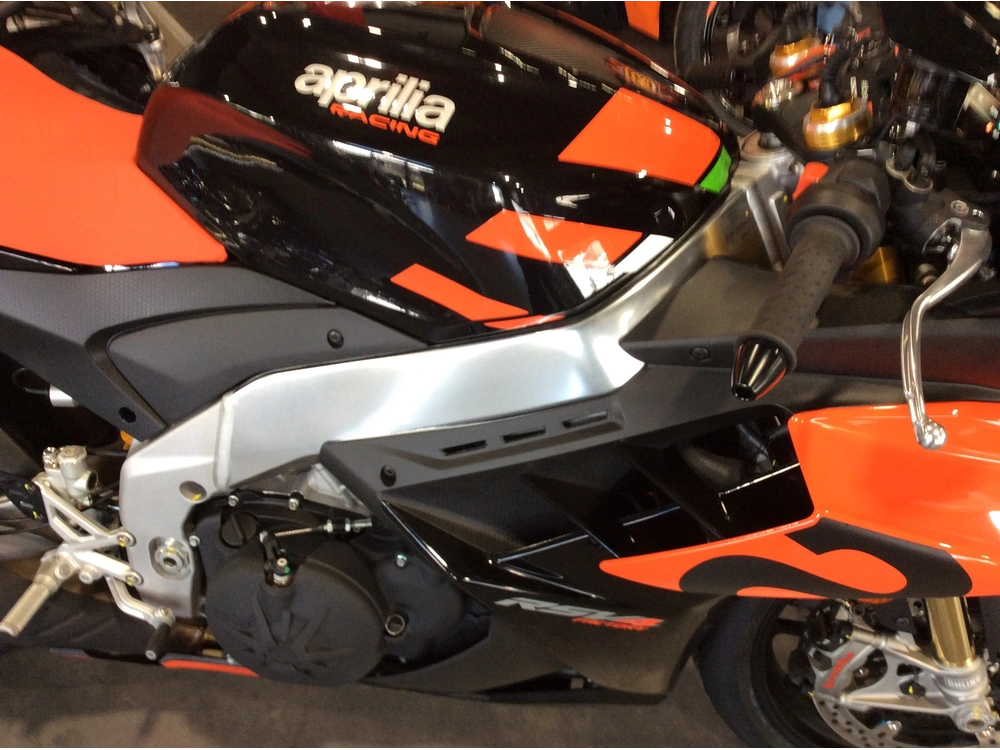 Aprilia Rsv4 Factory 2021 alt