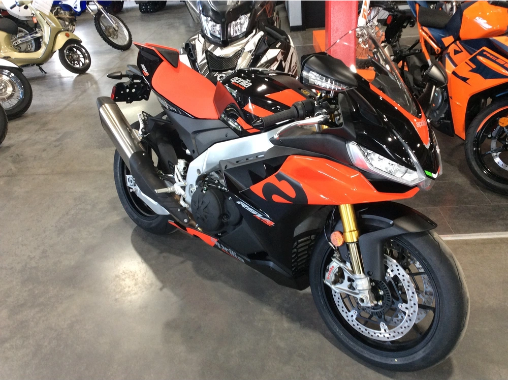 Aprilia Rsv4 Factory 2021 alt