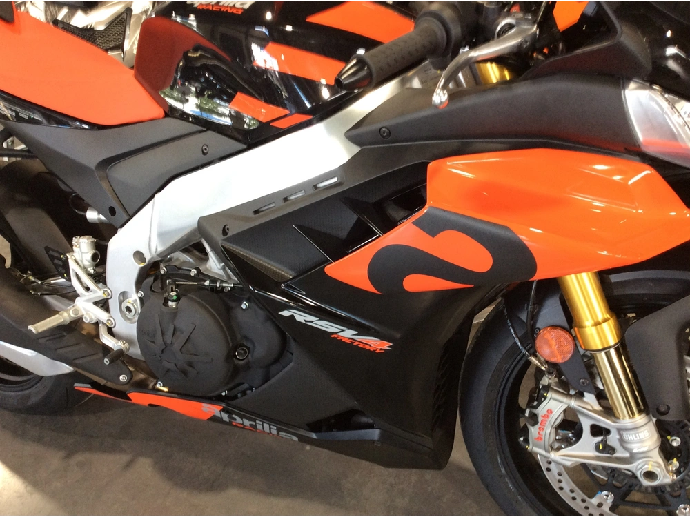 Aprilia Rsv4 Factory 2021 alt