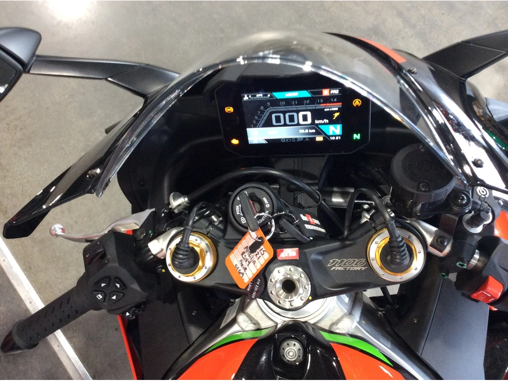 Aprilia Rsv4 Factory 2021 alt
