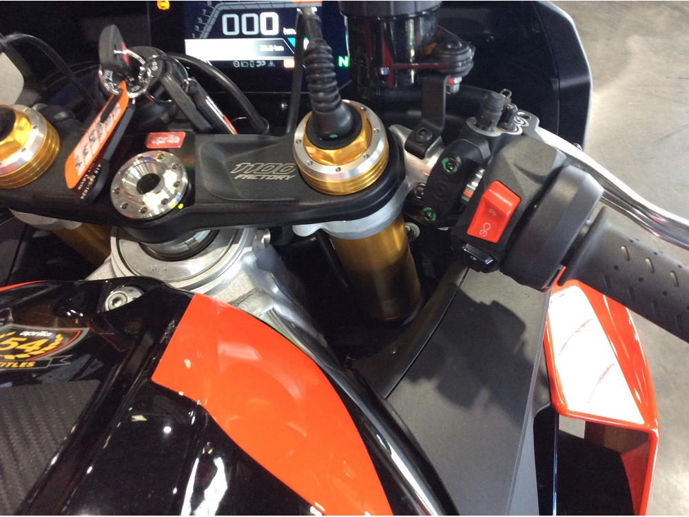 Aprilia Rsv4 Factory 2021 alt