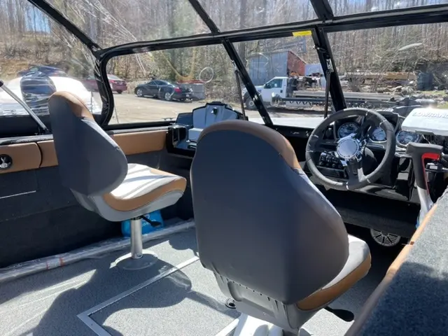 2023 Legend X18 with Mercury 115 proxsct