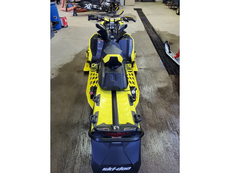 2021 Ski-Doo Renegade XRS 850 Etec