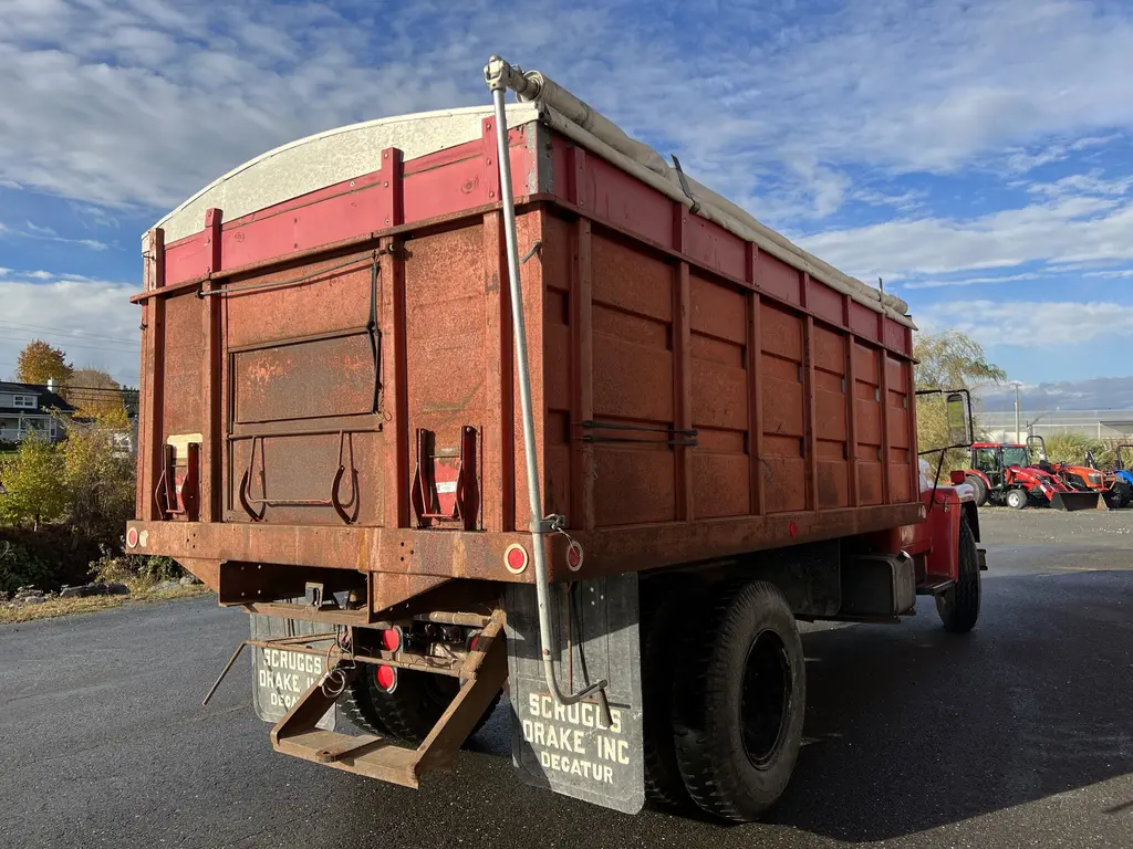 International Harvester LoadStar 1700 1975