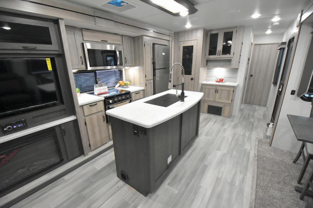 New 2023 Winnebago VOYAGE 3235RL in New Richmond - Roulottes Baie des ...