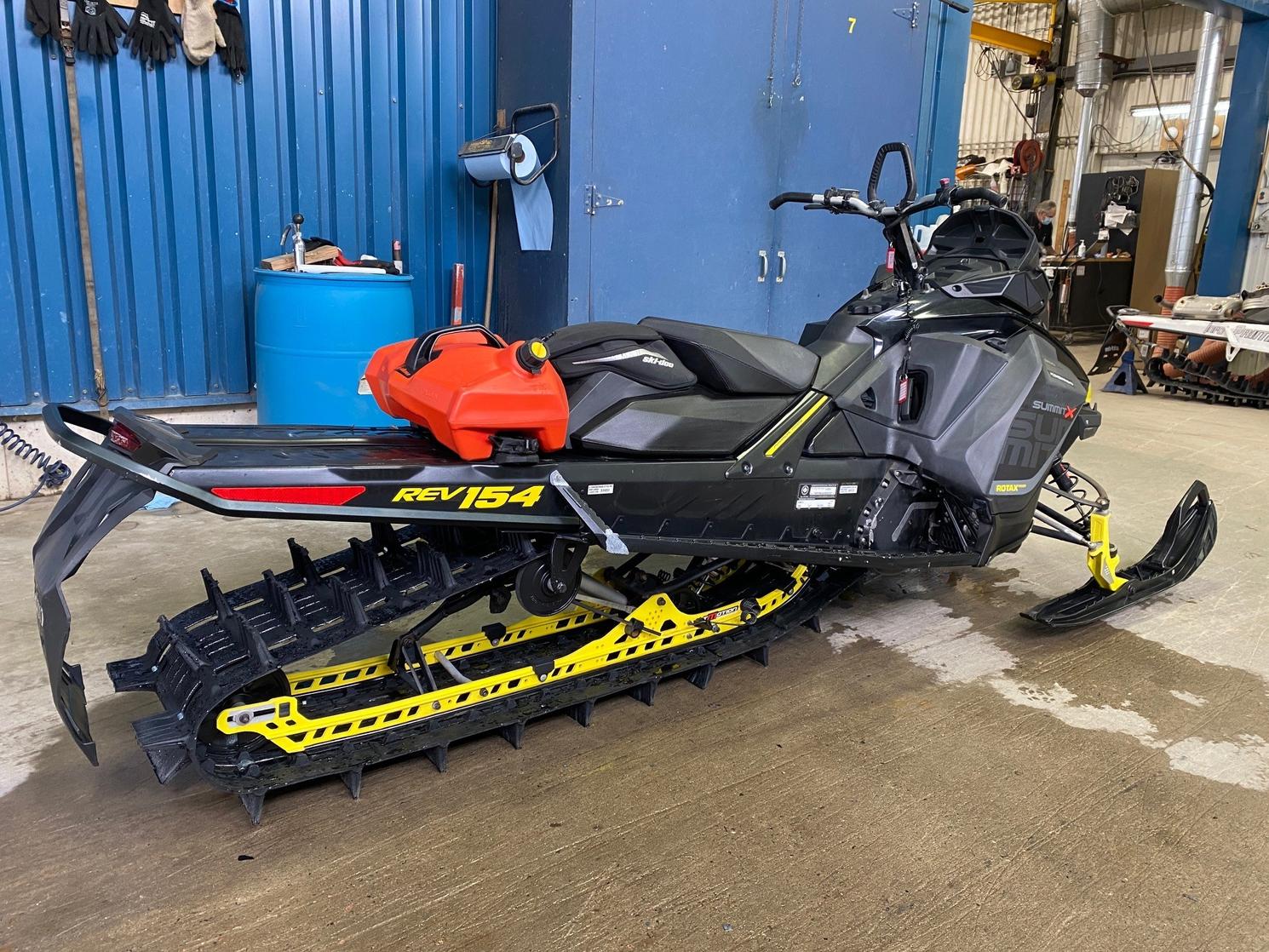 used-2017-ski-doo-summit-x-154-850-etec-3-manuel-in-mont-laurier-f