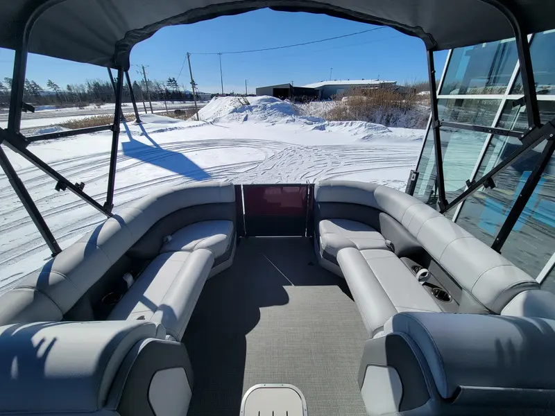 2023 Bentley Elite 223 Swingback Dual Capitain