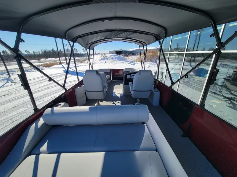 2023 Bentley Elite 223 Swingback Dual Capitain