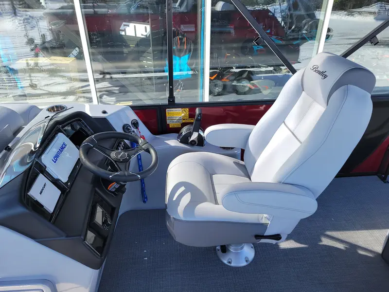 2023 Bentley Elite 223 Swingback Dual Capitain