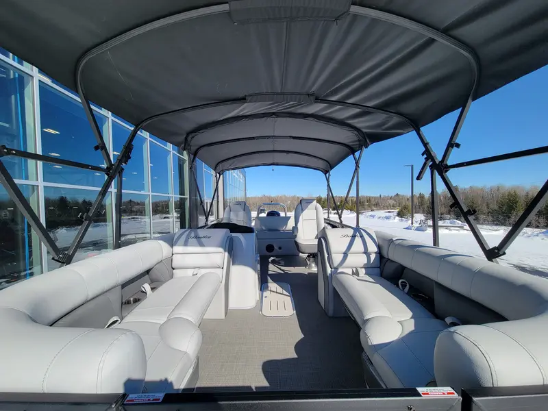 2023 Bentley Elite 223 Swingback Dual Capitain