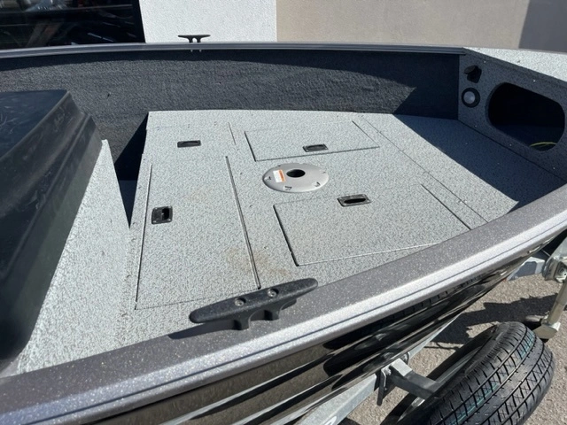 Crestliner Vision 1600 Sc Honda 60hp ***liquidation Finale *** 2023 alt