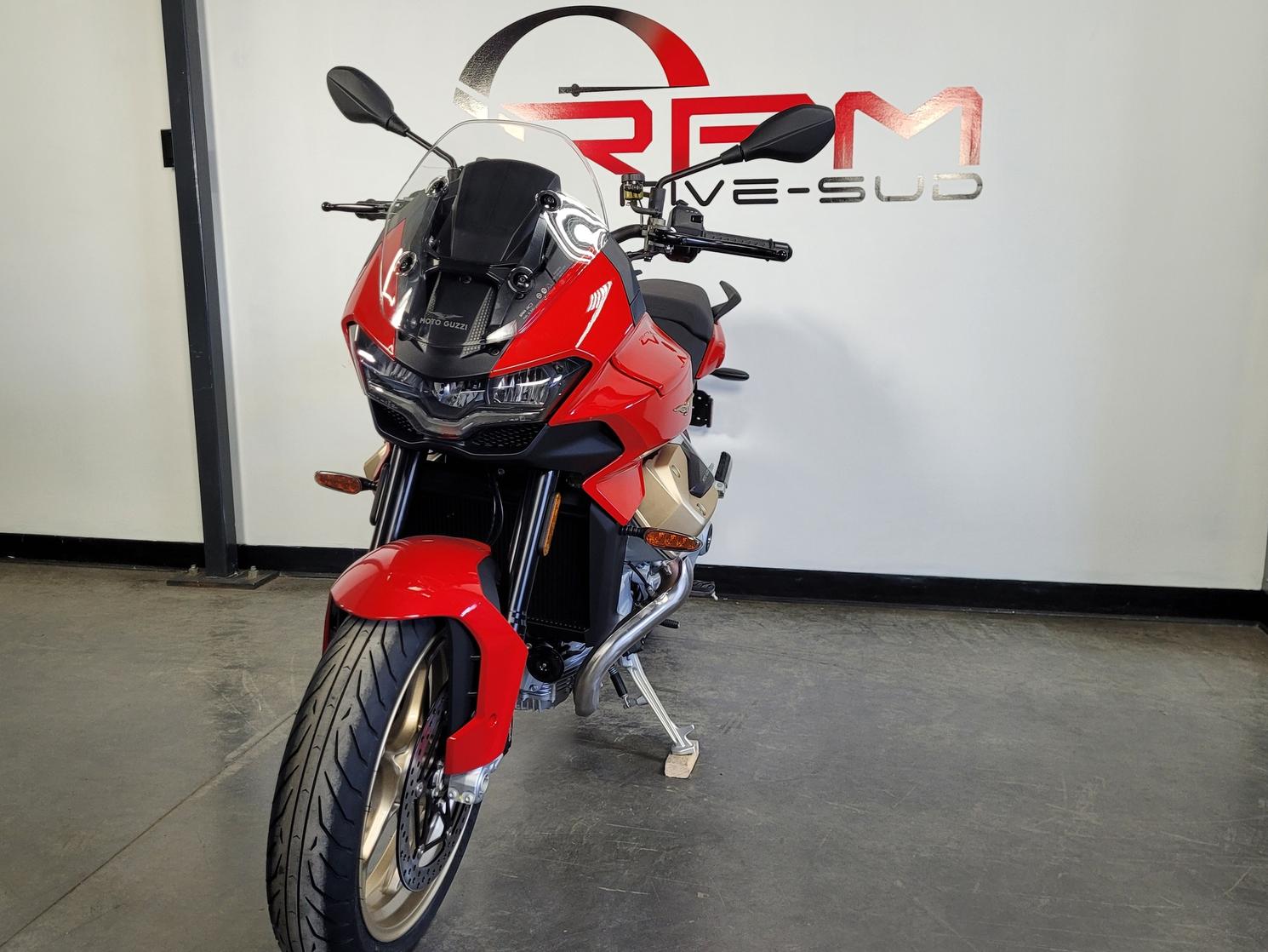 New 2023 Moto Guzzi V100 MANDELLO in Lévis - RPM Rive-Sud