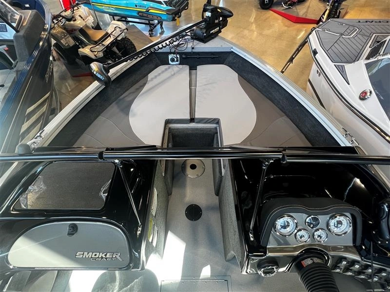 2023 Smoker-craft Ultima 172 alt