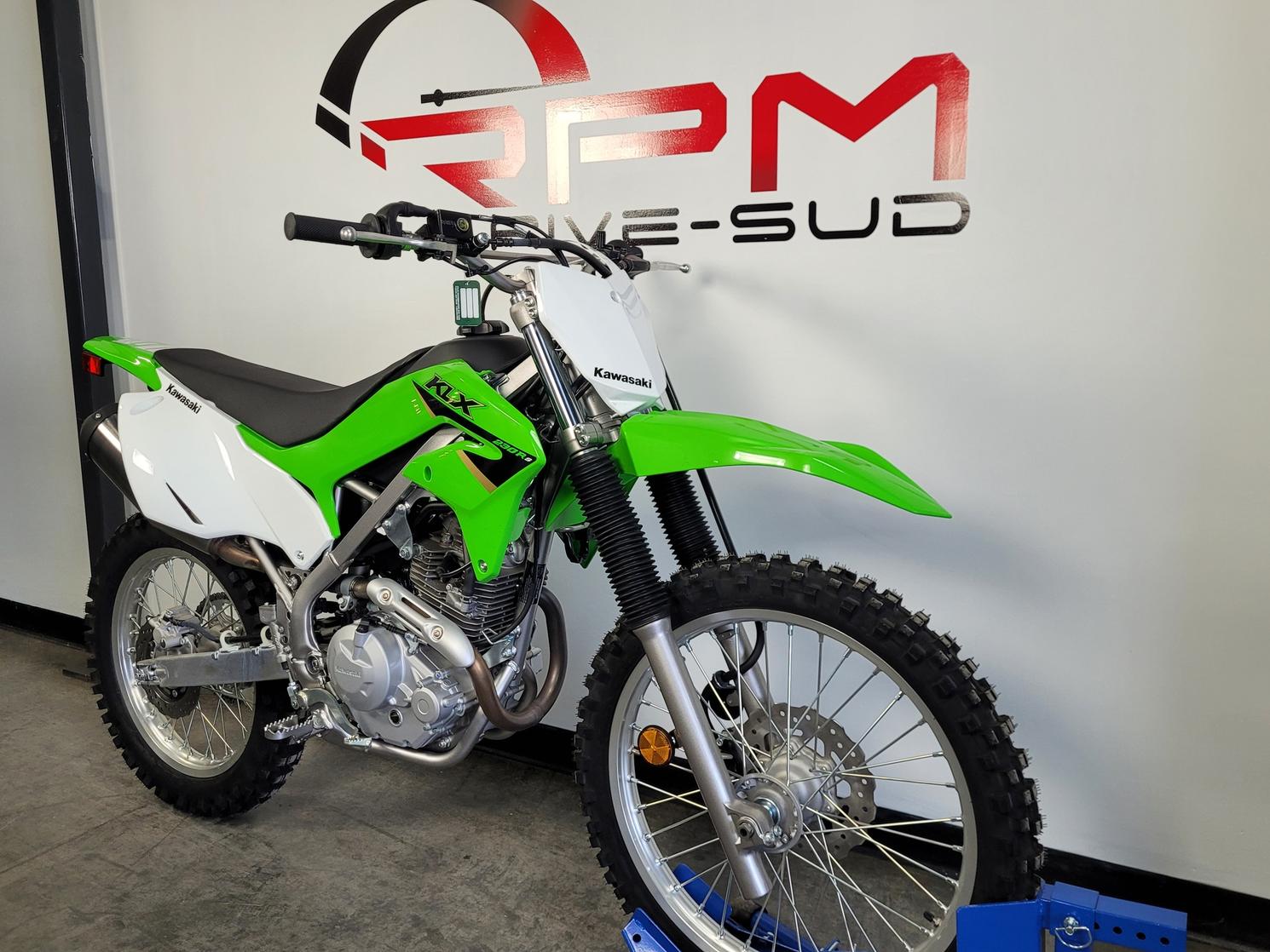 new-2022-kawasaki-klx230r-in-l-vis-rpm-rive-sud