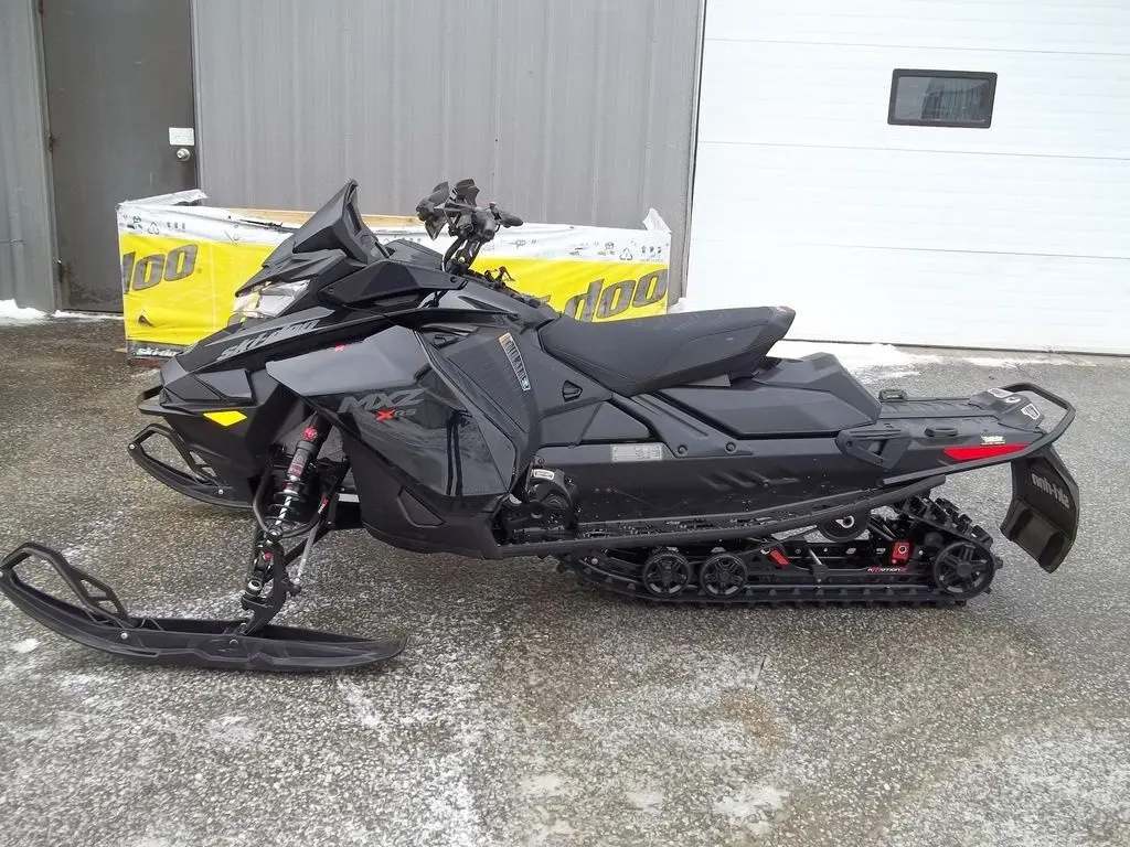 2023 Ski-Doo MXZ® X-RS® Rotax® 600R E-TEC Ice R 7.2_Black