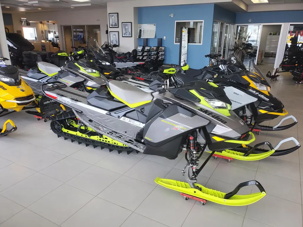 2023 BRP Backcountry XRS 