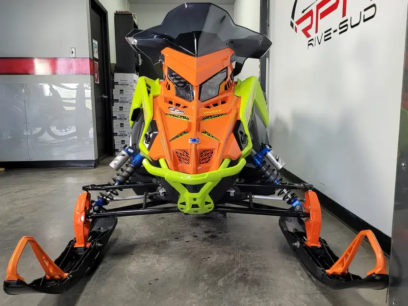 2023 Polaris 850 INDY PATRIOT BOOST VR1 137 DÉMO