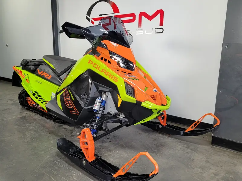 2023 Polaris 850 INDY PATRIOT BOOST VR1 137 DÉMO