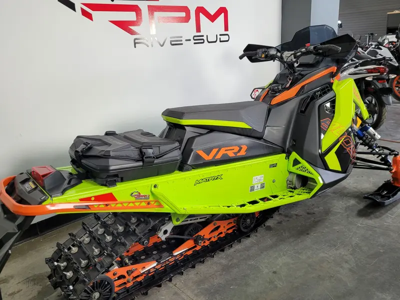 2023 Polaris 850 INDY PATRIOT BOOST VR1 137 DÉMO