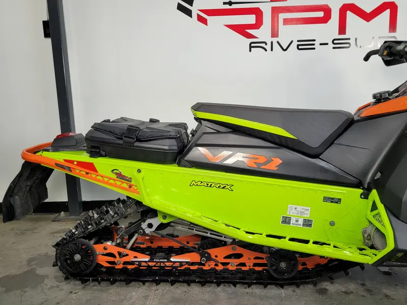 2023 Polaris 850 INDY PATRIOT BOOST VR1 137 DÉMO
