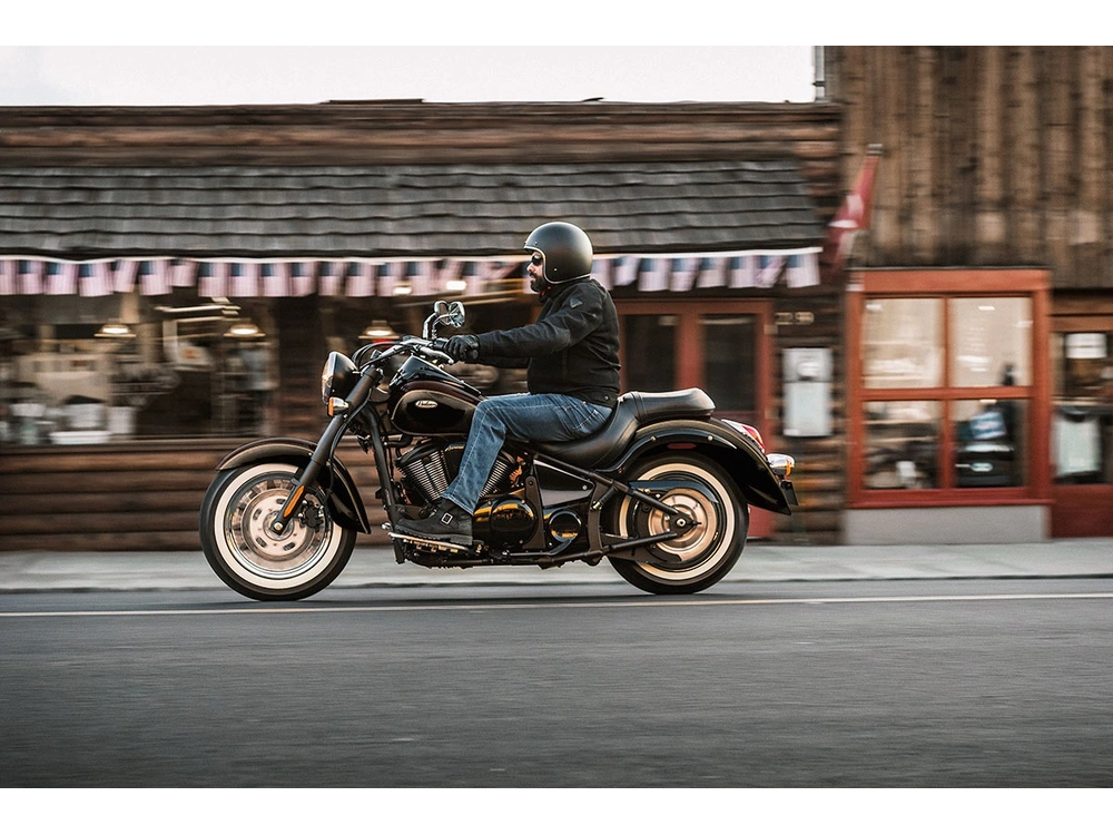 Kawasaki Vulcan 900 Classic 2023 alt