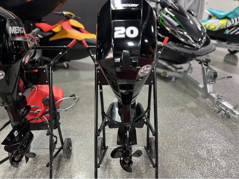 2024 Mercury 20 HP Pied Court (15 Pouces)