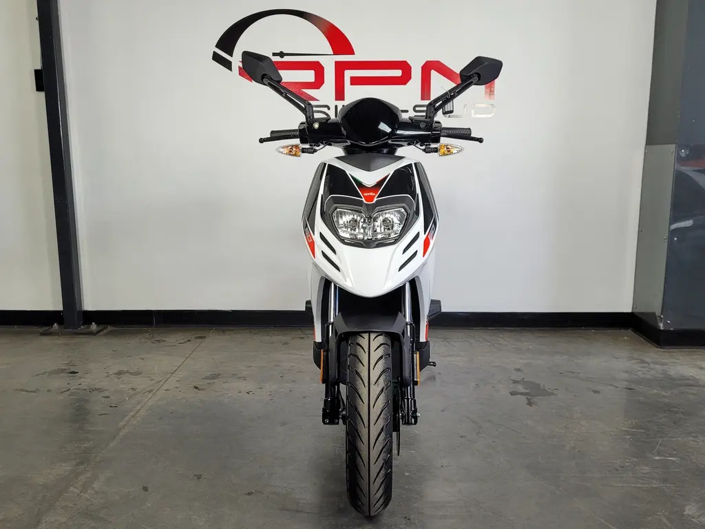 New 2023 APRILIA SR 50 MT MOTARD in Lévis - RPM Rive-Sud