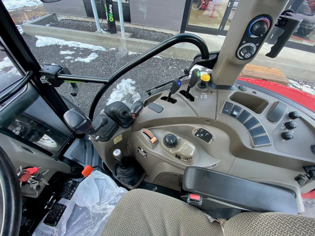 Case IH Farmall 105C 2018