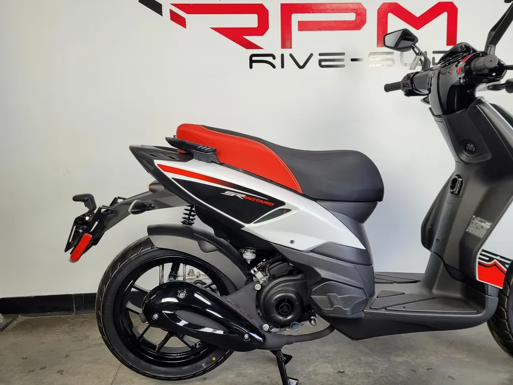 Aprilia sr deals motard 50