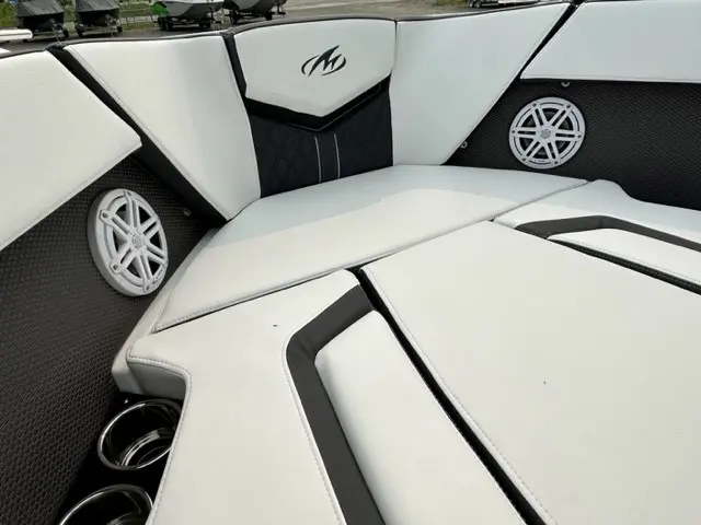 2024 Monterey Boats 238SS Inboard Mercury 6.2L