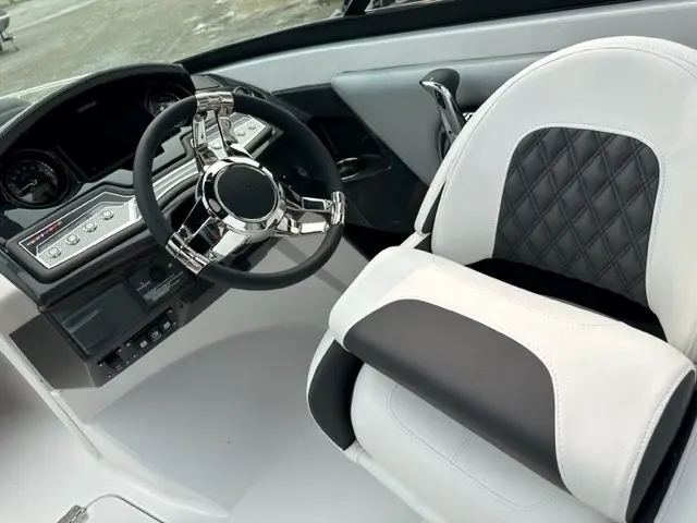 2024 Monterey Boats 238SS Inboard Mercury 6.2L