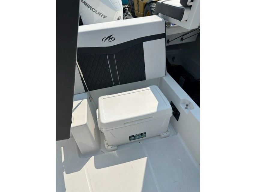 Monterey Boats M225 Bowrider Mercury Ob 250hp V8 2024 alt