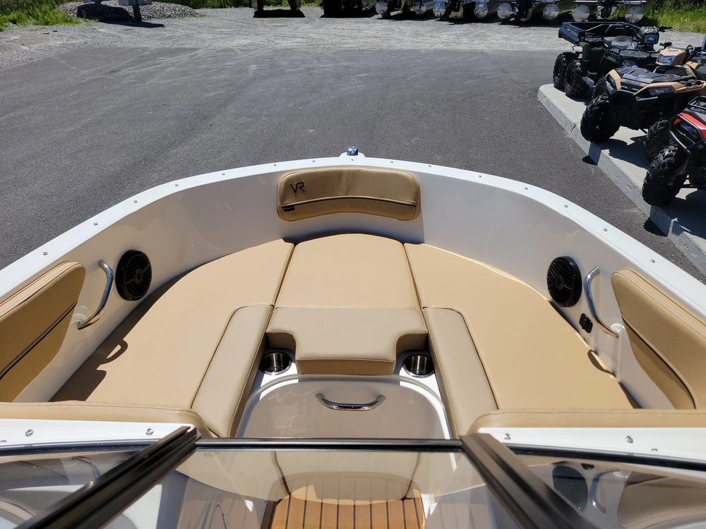 Bayliner Vr4 2023 alt