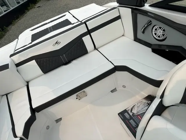 2024 Monterey Boats 238SS Inboard Mercury 6.2L