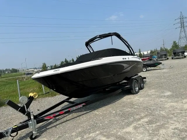 Monterey Boats M225 Bowrider Mercury OB 250HP V8 2024