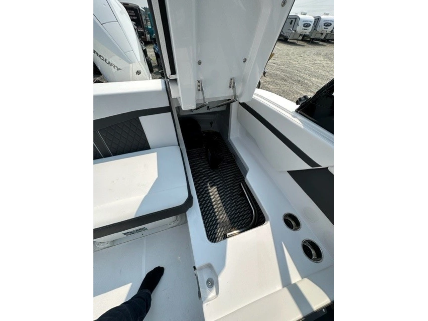 Monterey Boats M225 Bowrider Mercury Ob 250hp V8 2024 alt