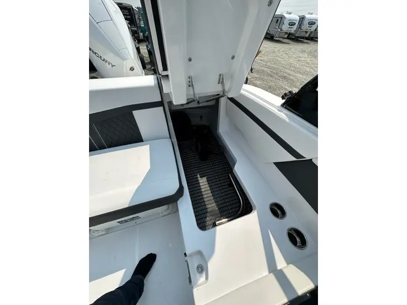 Monterey Boats M225 Bowrider Mercury OB 250HP V8 2024