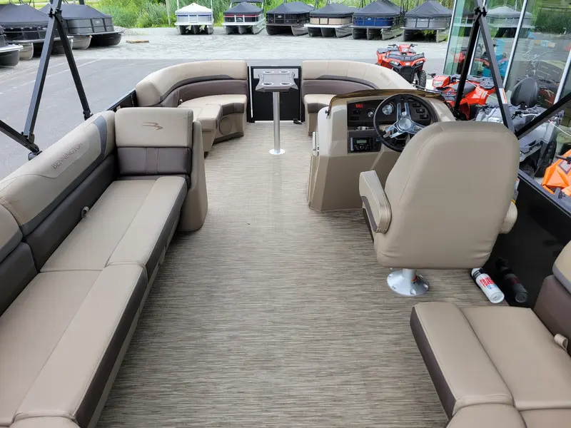 2024 Bennington 21 SX Stern Radius
